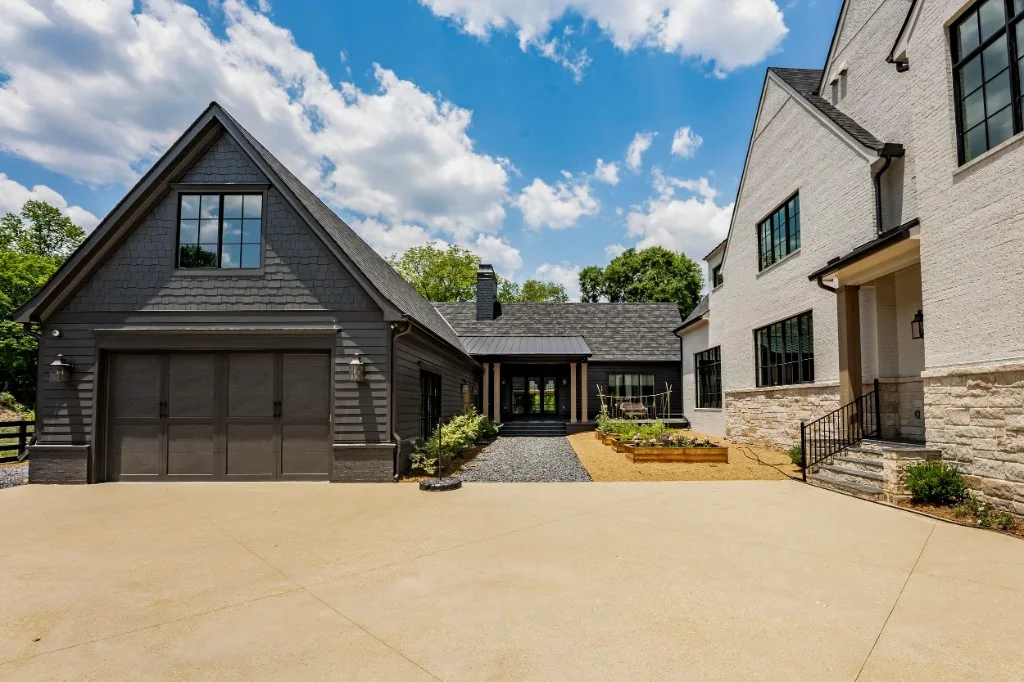 Berkeley Lake — motor court and detached carriage house